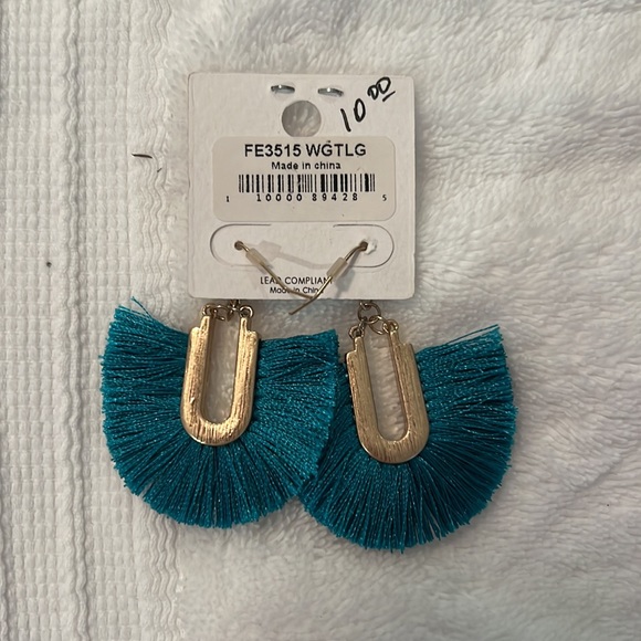 NWT Boutique Earrings - Picture 2 of 3